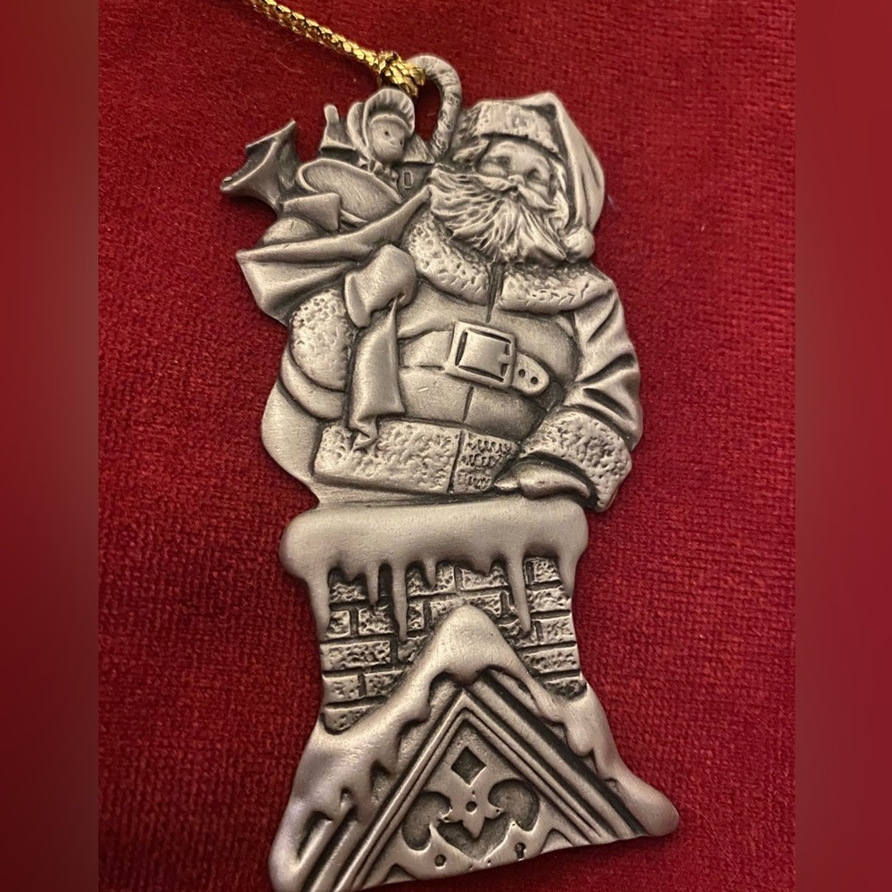 Avon 1994 Fine Collectibles Pewter Holiday Santa's Arrival Ornament